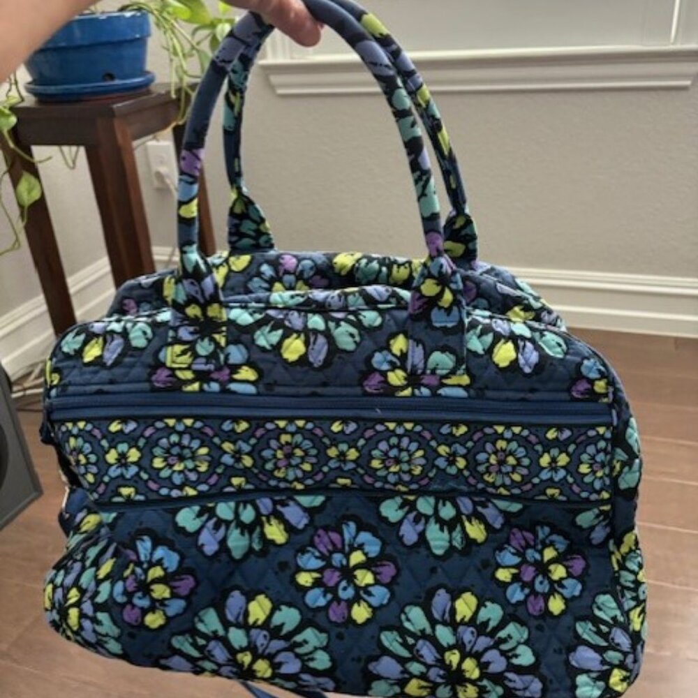 NWOT Vera Bradley Weekender Travel Bag Shoulder Strap Retired Indigo Pop - Picture 3 of 12